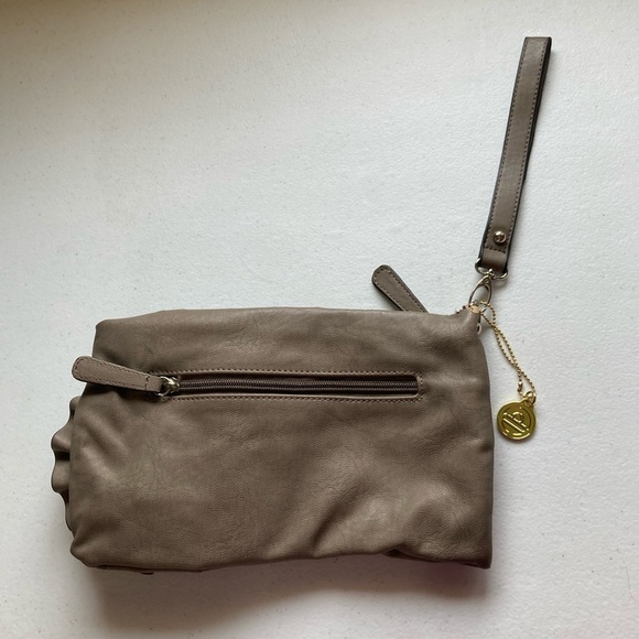 Big Buddha Santa Barbara Flower Design Wristlet - Picture 7 of 9